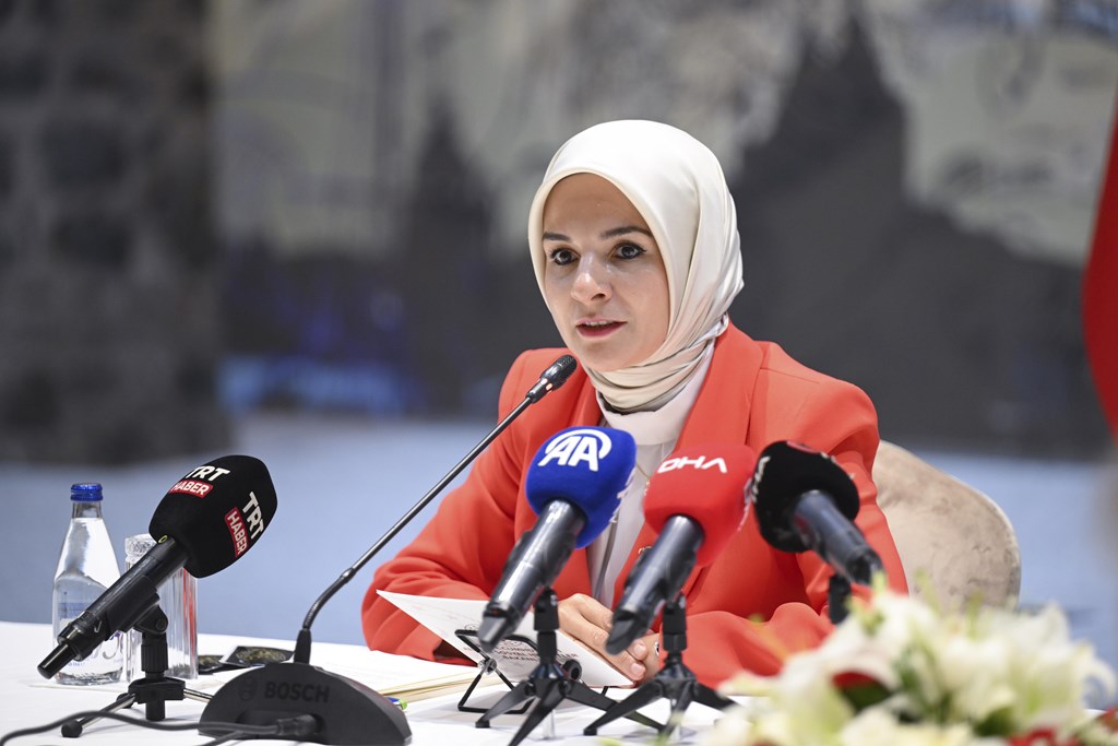 Aile ve Sosyal Hizmetler Bakanı Mahinur Özdemir Göktaş, Diyarbakır'da 8