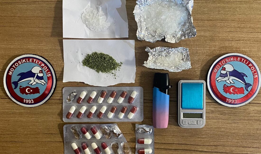 Afyonkarahisar’da polis tarafından gerçekleştirilen şok uygulamalarda ruhsatsız silahlar ve uyuşturucular