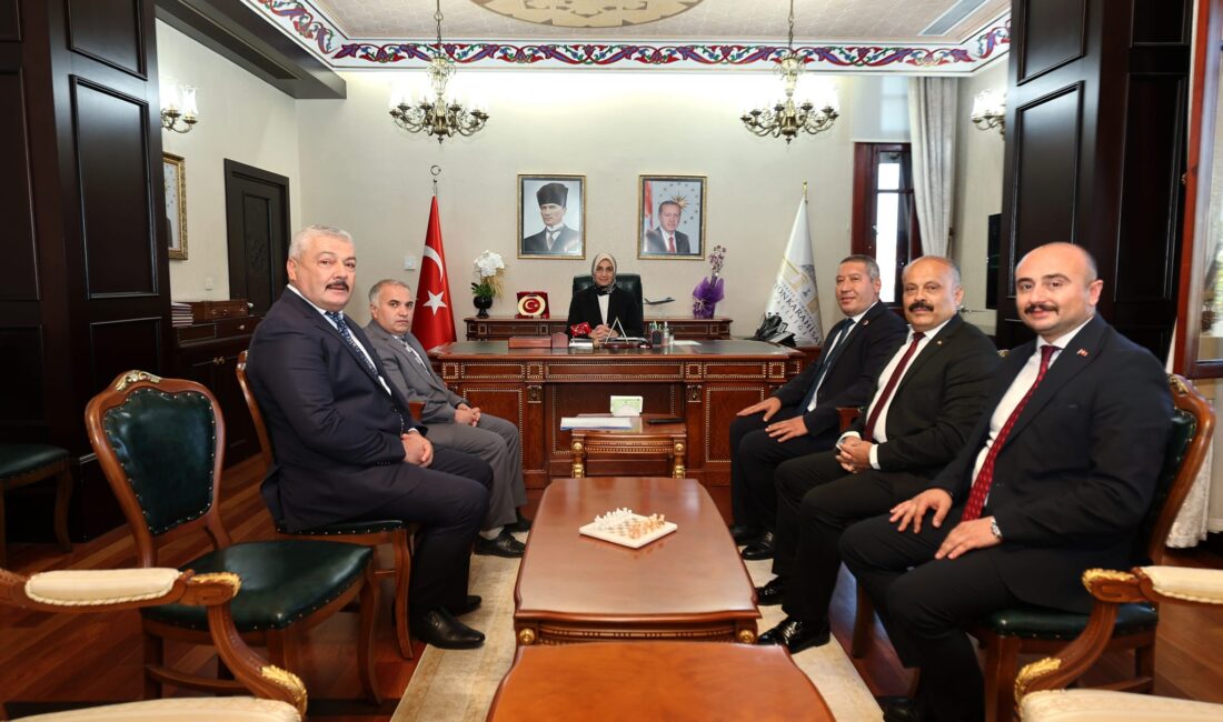   Dinar Kaymakamı Kemal Duru ve beraberindekiler, Vali Doç.Dr. Kübra
