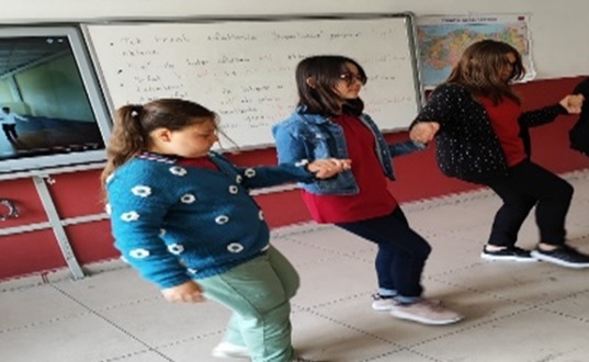 Maver Kemal Arsoy Ortaokulu bu sene de Afyonkarahisar daki ilklerden