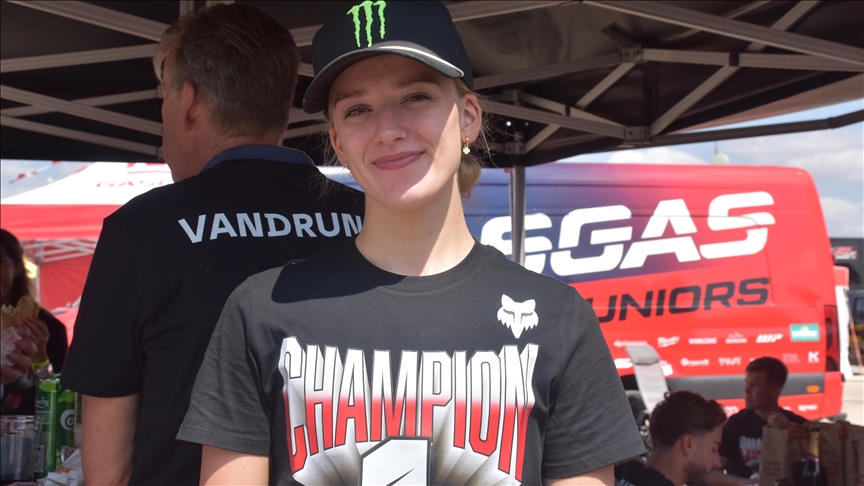 Dünya Kadınlar Motokros Şampiyonası'nı (MXWomen) zirvede tamamlayan 17 yaşındaki Hollandalı