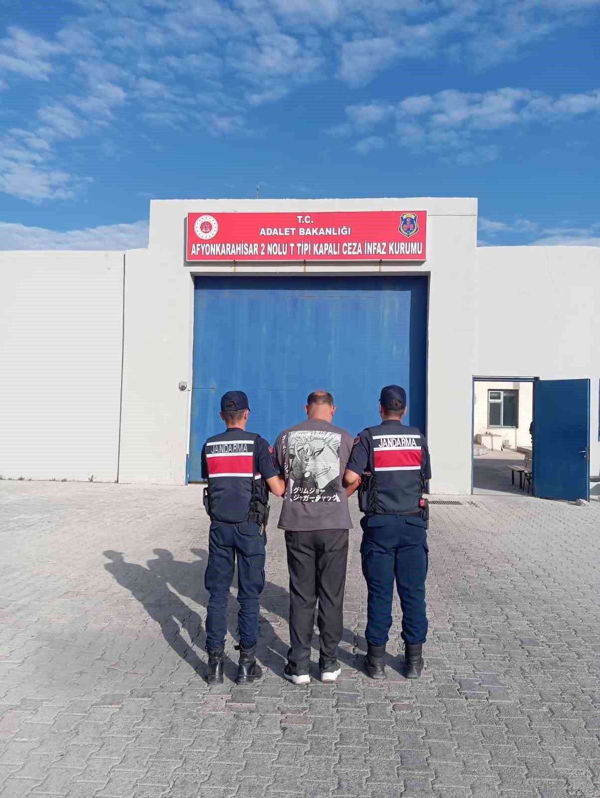 Afyonkarahisar’da hırsızlık, fuhuş, adam yaralama, tehdit, şantaj gibi 21 ayrı