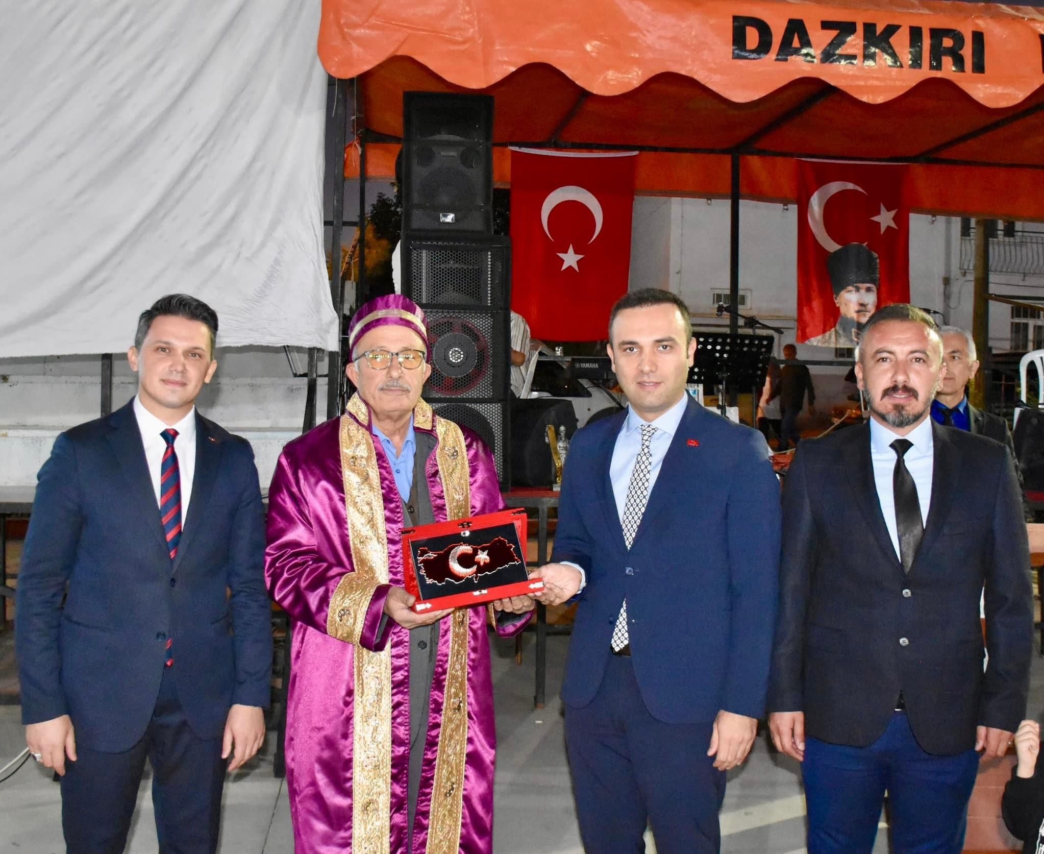 
Dazkırı Belediye Başkanı Fatih Çiçek, Ahilik haftası kapsamında esnaf ve