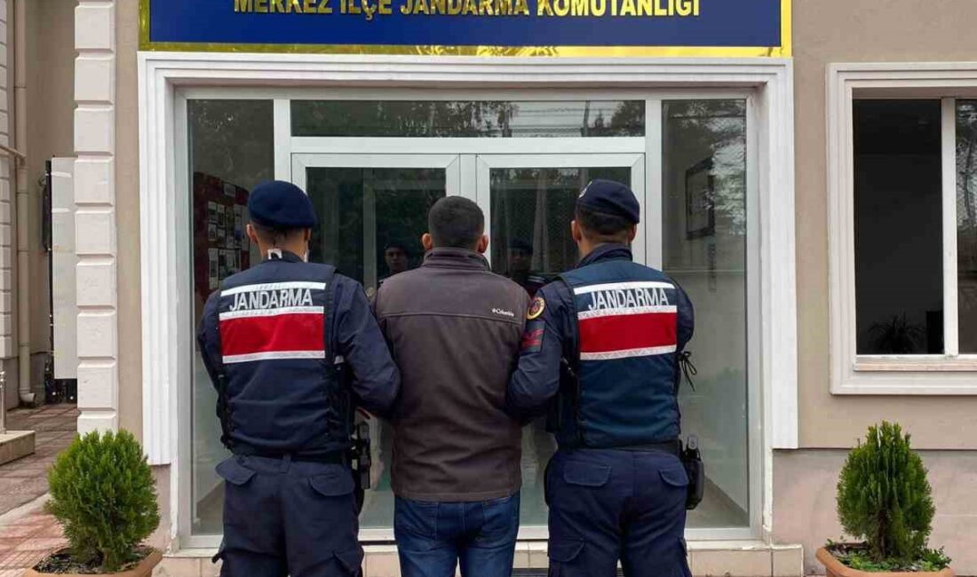
Afyonkarahisar’da 3 yıl hapis cezasıyla aranan bir şahıs jandarma tarafından