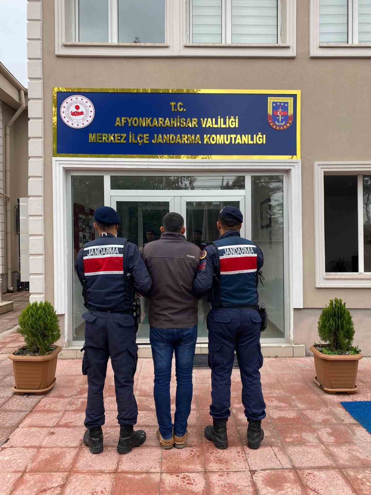 
Afyonkarahisar’da 3 yıl hapis cezasıyla aranan bir şahıs jandarma tarafından
