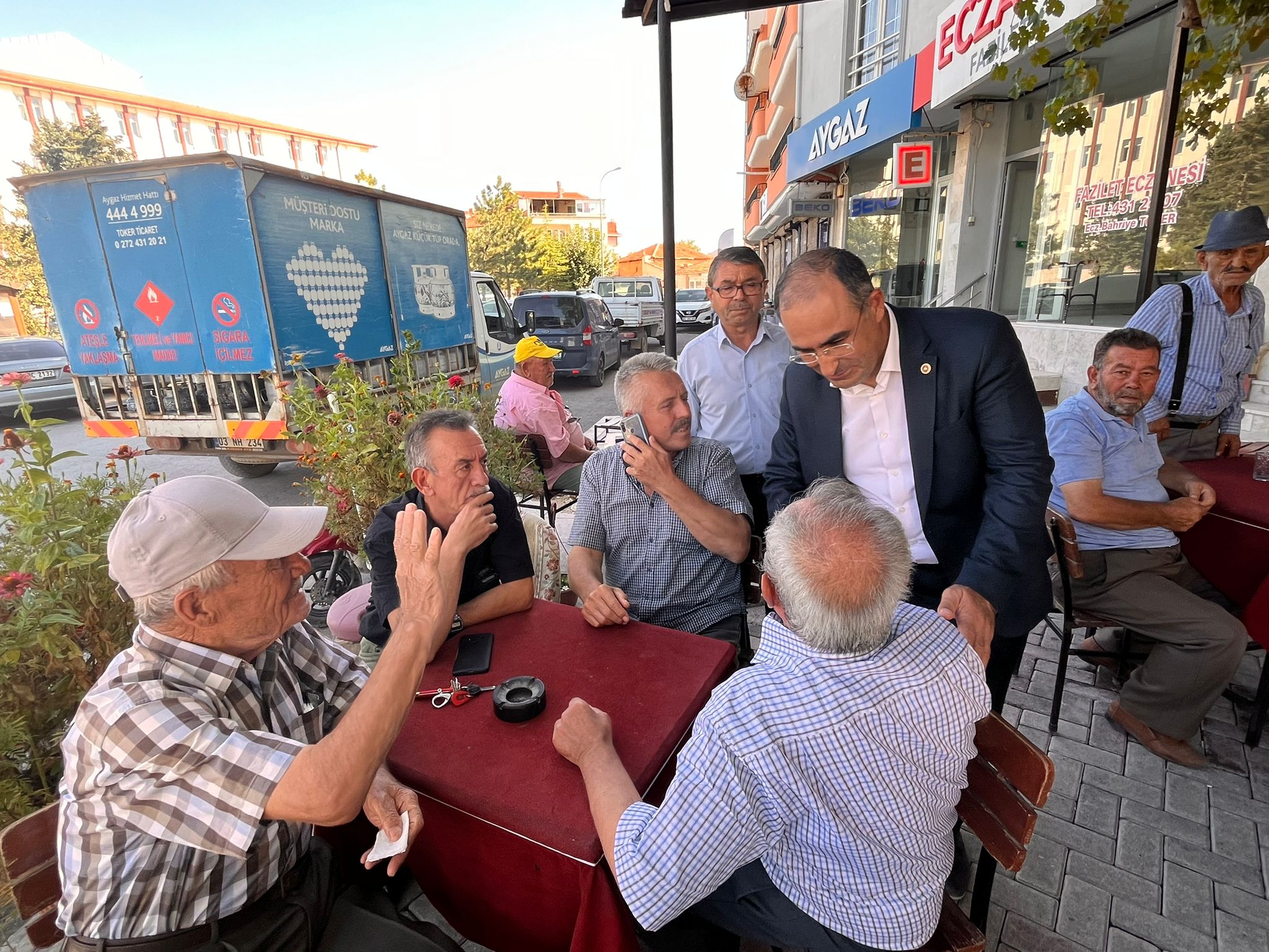 AK Parti Afyonkarahisar Milletvekili Dr. Hasan Arslan ilçeleri ziyaret etti.