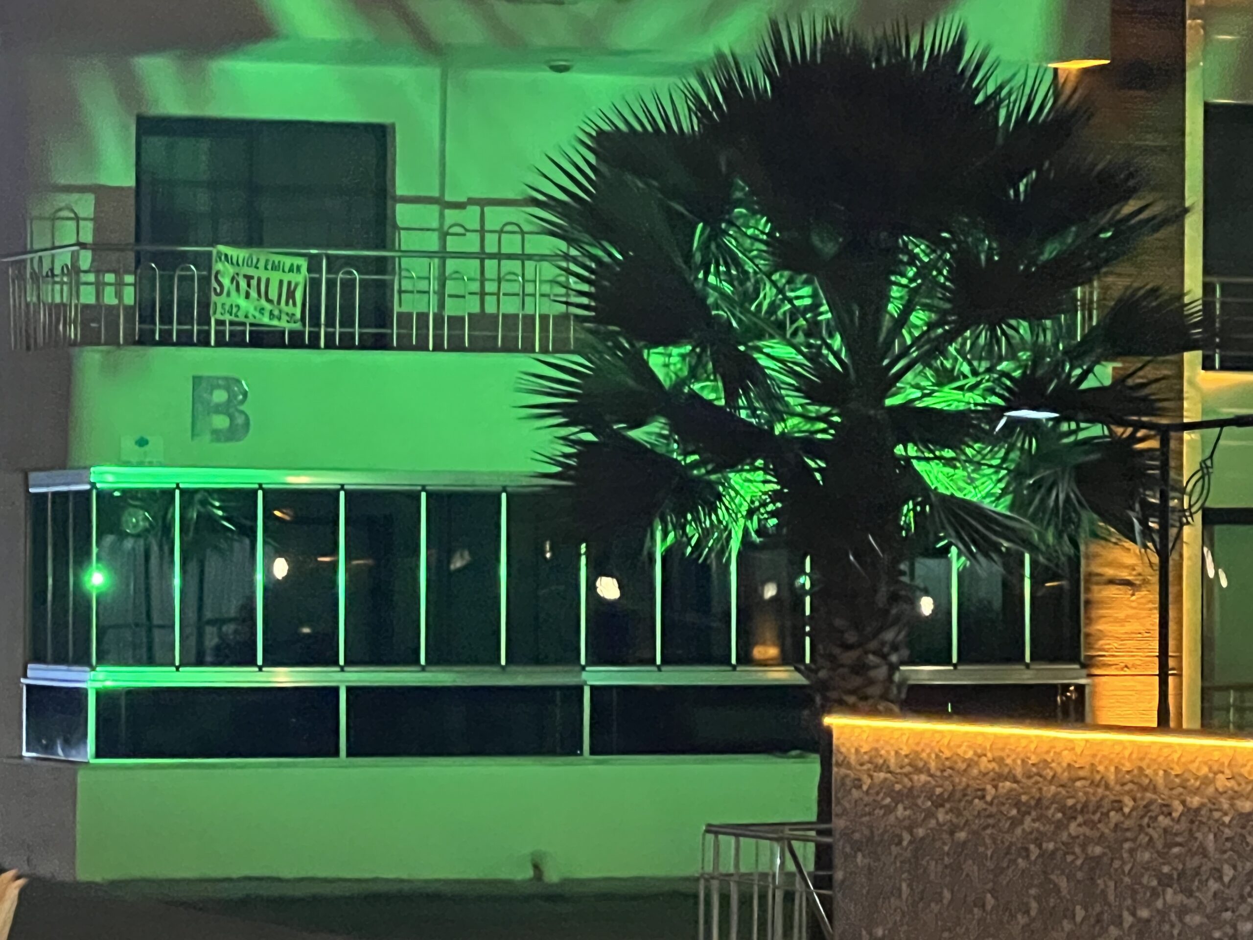 Manisa’nın Yunusemre ilçesinde eşinden boşanma aşamasında olan şahıs, eşyalarını almak
