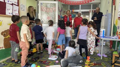 Manisa'nın Alaşehir ilçesinde hayırseverlerin bağışlarıyla toplanan çeşitli oyuncaklar, Alaşehir Türk