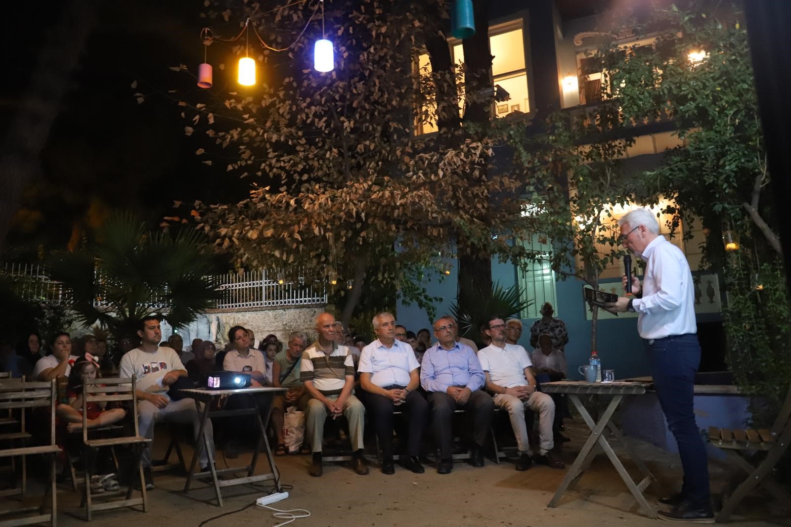 Turgutlu Belediyesinin çeşitli etkinliklerle kutlamalara başladığı Bağ Bozumu ve Kurtuluş