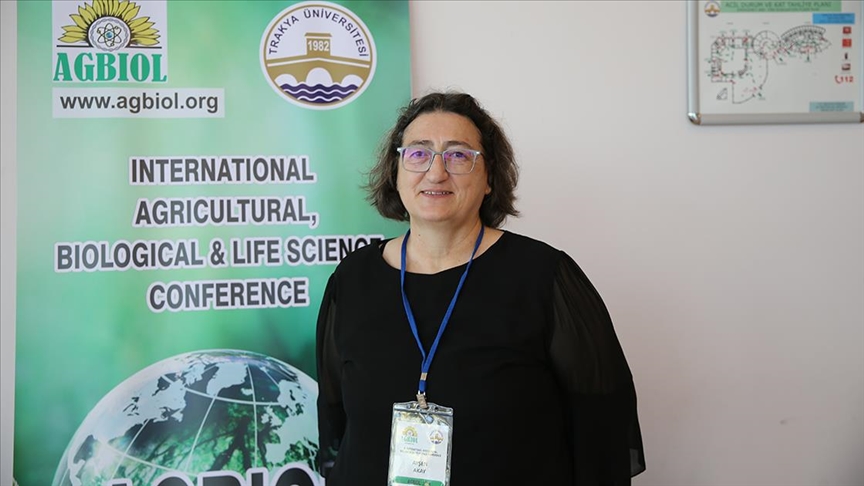 Selçuk Üniversitesi Ziraat Fakültesi Öğretim Üyesi Prof. Dr. Ayşen Akay,