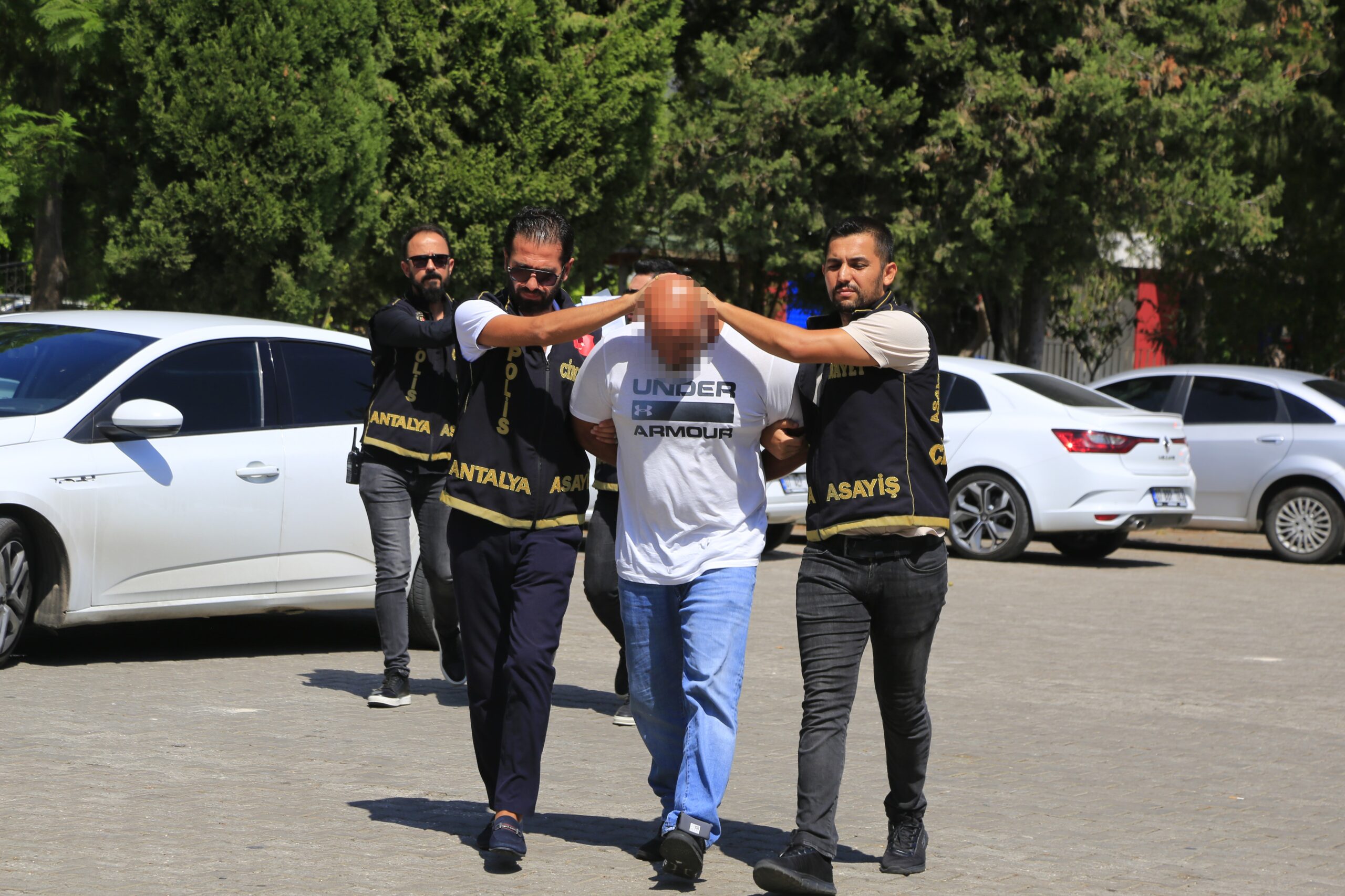 Antalya'da boşanma aşamasındaki eşini ikametinde ateşli silahla vurarak öldüren katil