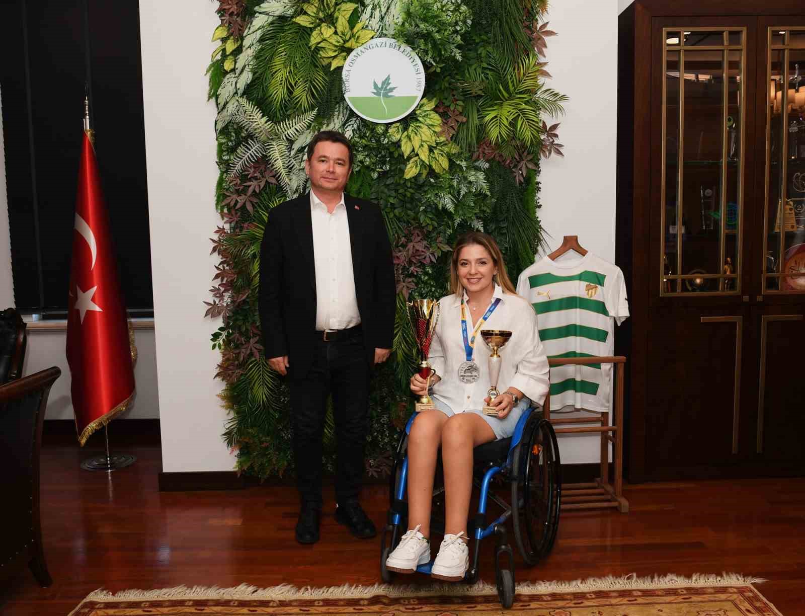Osmangazi Belediyesi Yazı İşleri Müdürlüğü personeli Kübra Denizci Keskin, dünyadaki