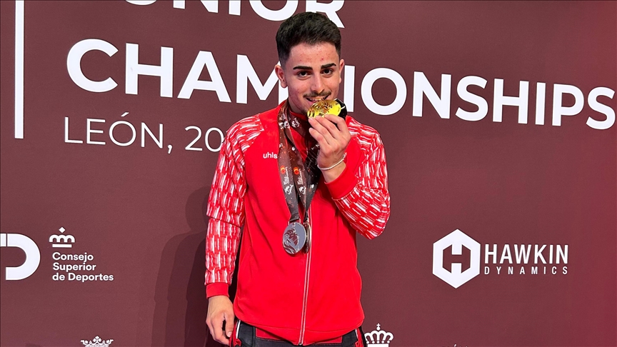 Milli sporcu Kaan Kahriman, İspanya'da düzenlenen Gençler Dünya Halter Şampiyonası'nda