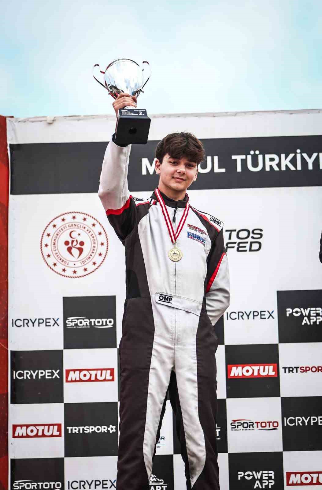 17 yaşındaki Onur Müldür, 2022 yılında babası ve arkadaşlarının aracılığıyla
