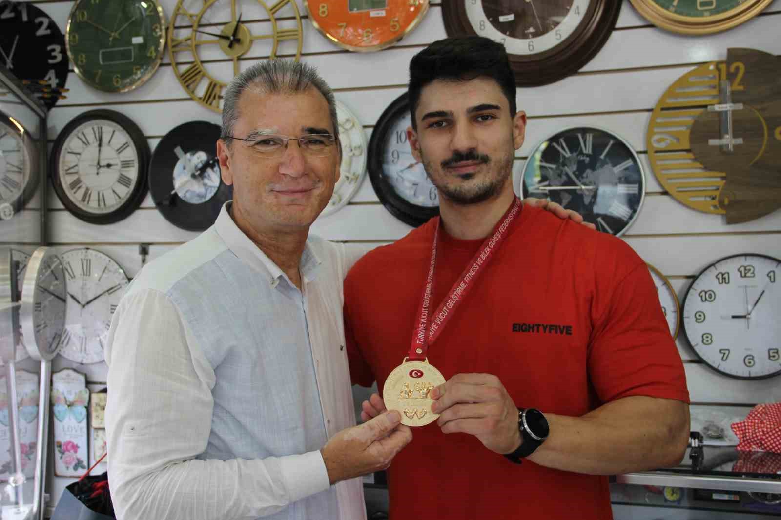 Manisalı sporcu Tarık Akpolat, İstanbul’da yapılan Türkiye Şampiyonası ve Dünya