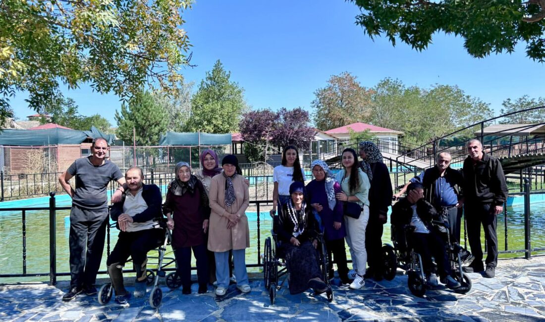 Özel Sandıklı Engelli Bakım Merkezi’nde kalan bireyler, Sandıklı Belediyesi’nin düzenlediği
