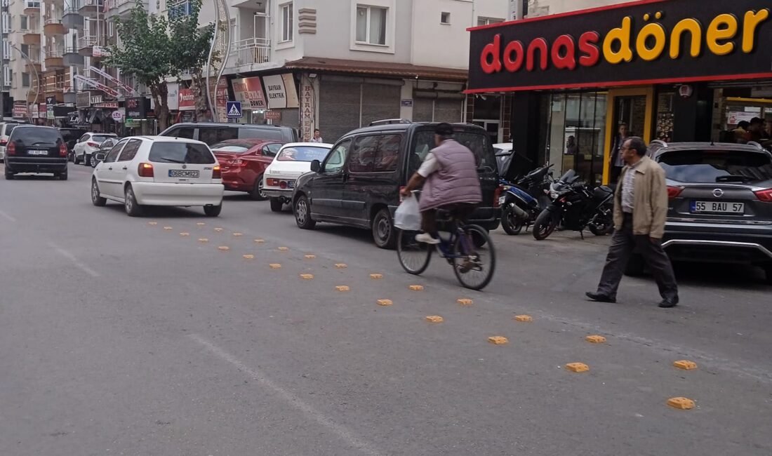 Afyonkarahisar’daki Kadınana Caddesi’nin alt bölümü, yapılan düzenleme ile yeniden çift