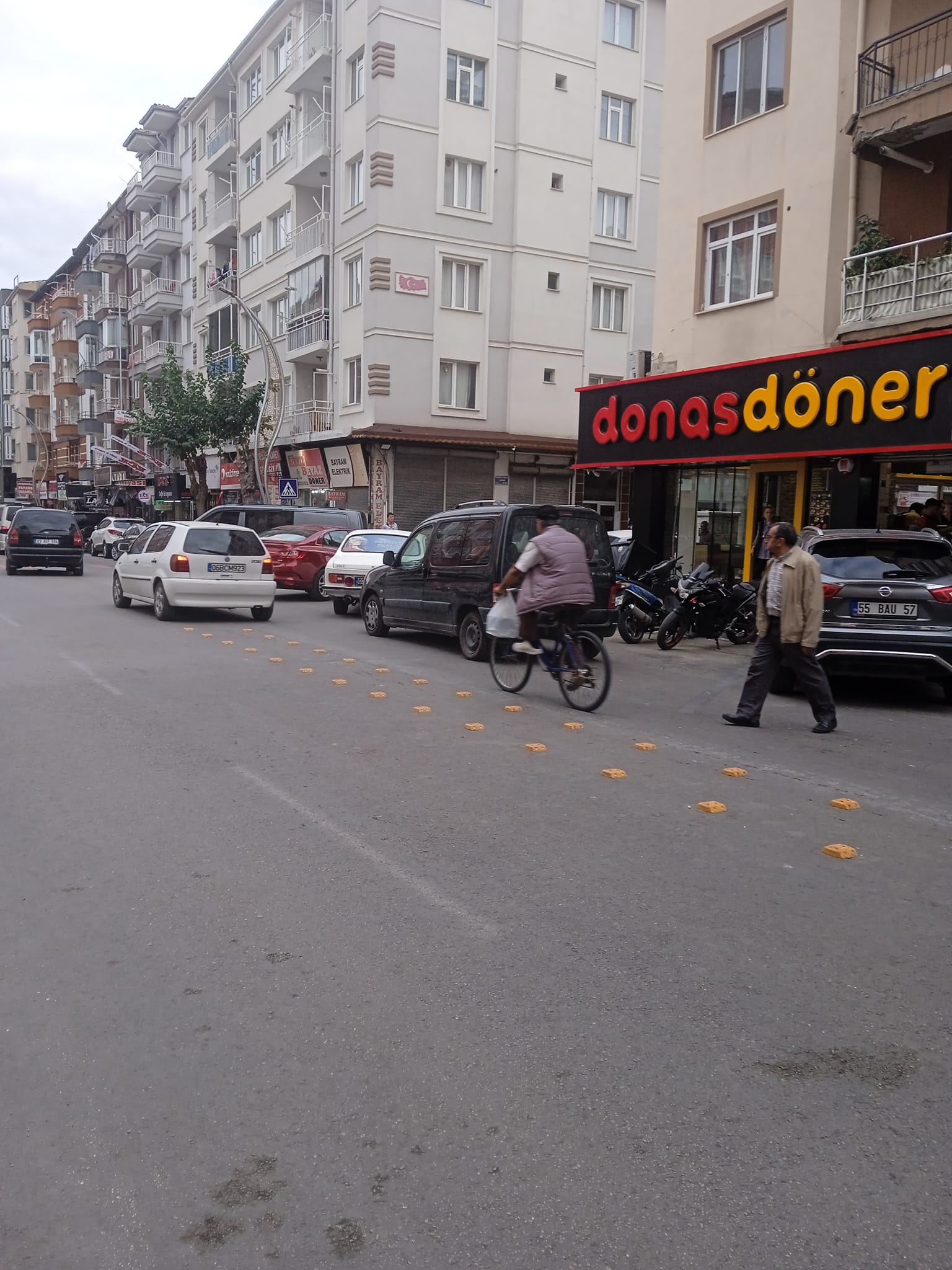 Afyonkarahisar’daki Kadınana Caddesi’nin alt bölümü, yapılan düzenleme ile yeniden çift