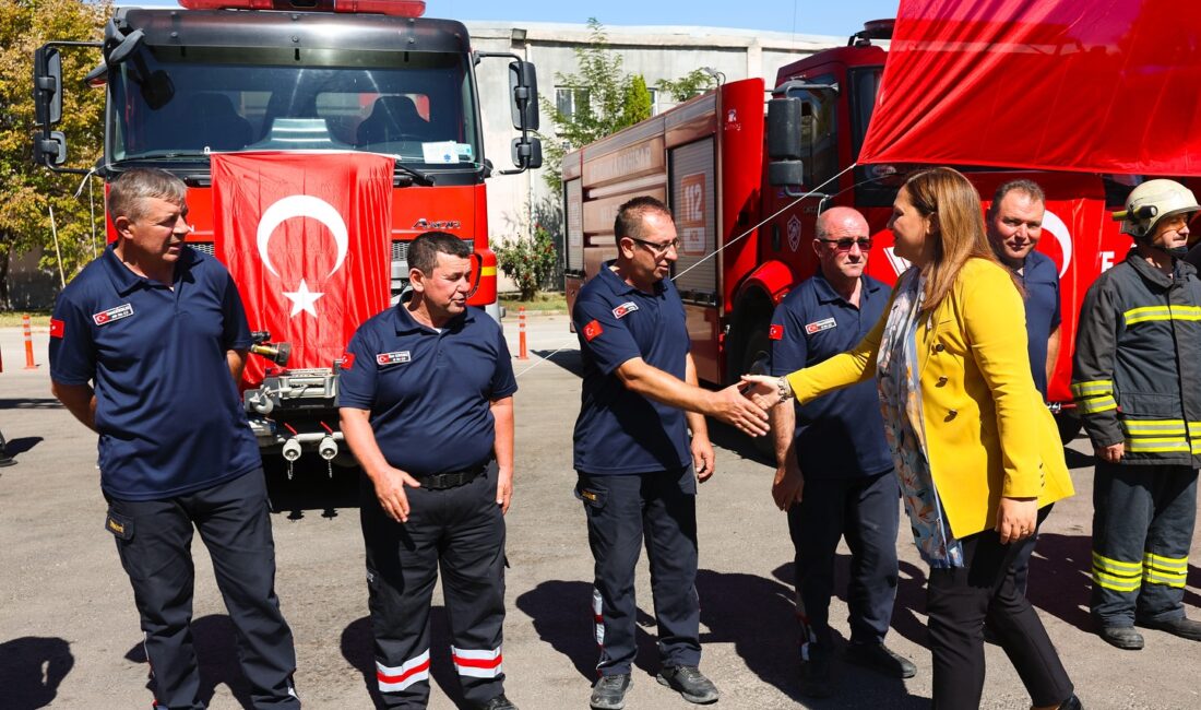 
Afyonkarahisar Belediye Başkanı Burcu Köksal, İtfaiye Haftası nedeniyle itfaiyecileri ziyaret