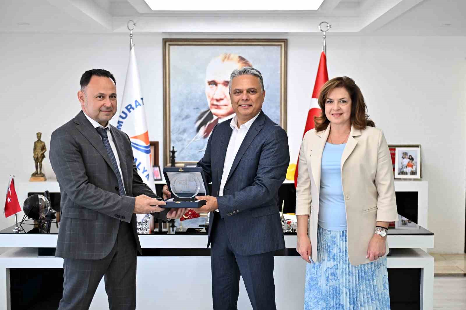 
Antalya Muratpaşa Belediyesi’nin bitki üretim tesislerini inceleyen Rusya Rostov Belediye