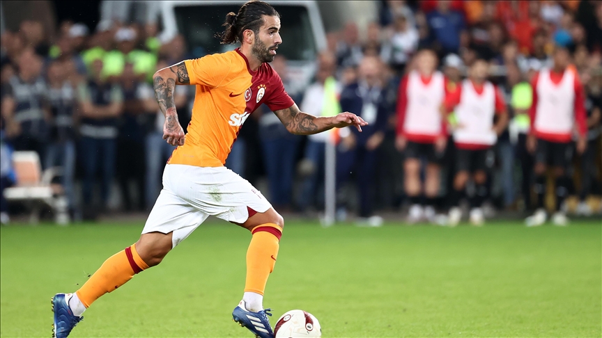 Galatasaray, 32 yaşındaki Portekizli orta saha oyuncusu Sergio Oliveira ile