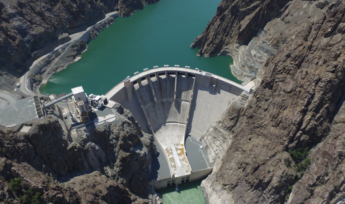 Artvin’de Çoruh nehri üzerinde enerji üretimi amacıyla kurulan baraj ve