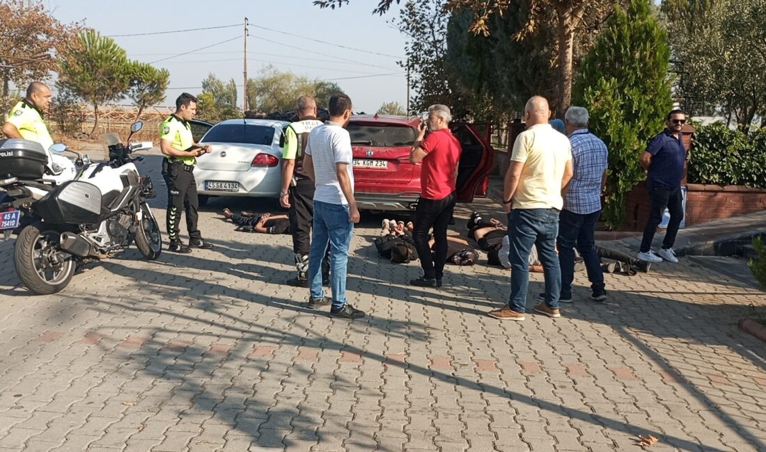 Manisa’nın Salihli ilçesinde polis ekiplerinin durdurduğu otomobilde, 1’i kadın, ikisi