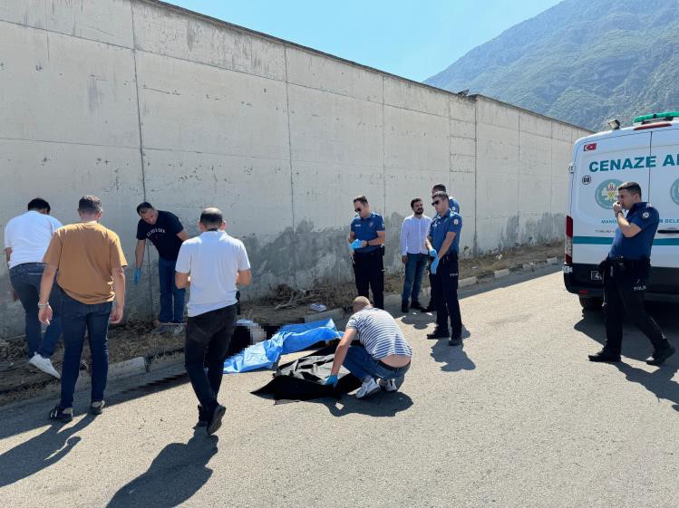 Manisa’nın Şehzadeler ilçesinde, oğlunun elinden hayatını kaybeden bir baba, polis