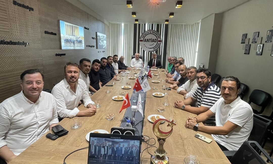 Demokrat Parti Genel Başkan Yardımcısı Cemal Enginyurt, Antalya’da önemli bir