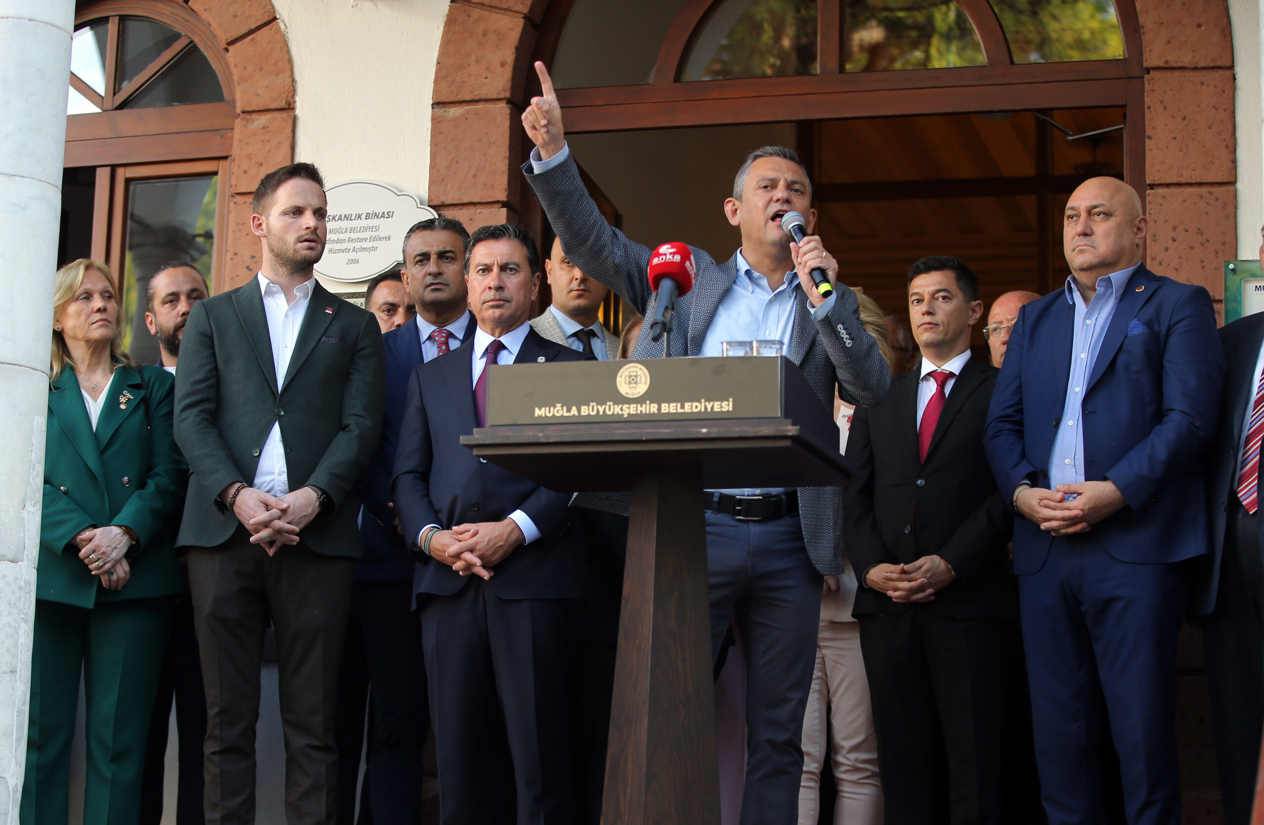 CHP Genel Başkanı Özgür Özel, iktidara yürüdüklerini belirterek, “Bizim artık
