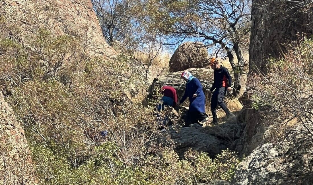Afyonkarahisar’da kalede mahsur kalan turist çift kurtarıldı. Afet ve Acil