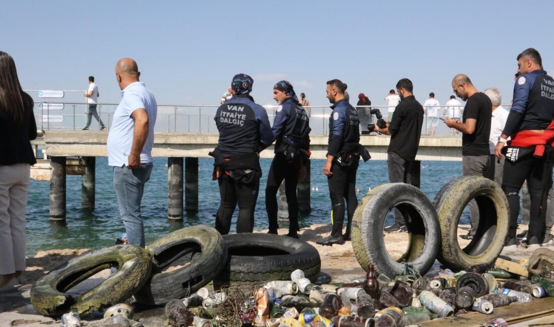 "Van Gölü'nün Derinliklerinden Çıkan Çöp Dağları: Sualtı Kurtarma Ekibi Mangal