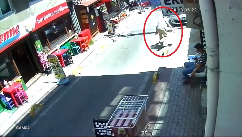 "Bursa'nın Göbeğindeki Tehlikeli Çukur Vatandaşları Tedirgin Ediyor: Güvenlik Kamerası Yaşlı