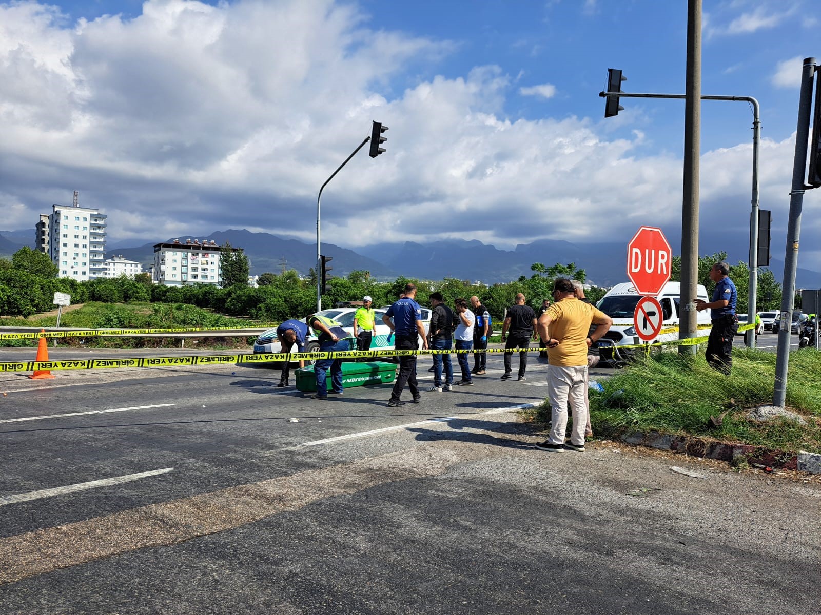 Hatay'ın Dörtyol ilçesinde tırın çarptığı 5 yaşındaki çocuk hayatını kaybederken,
