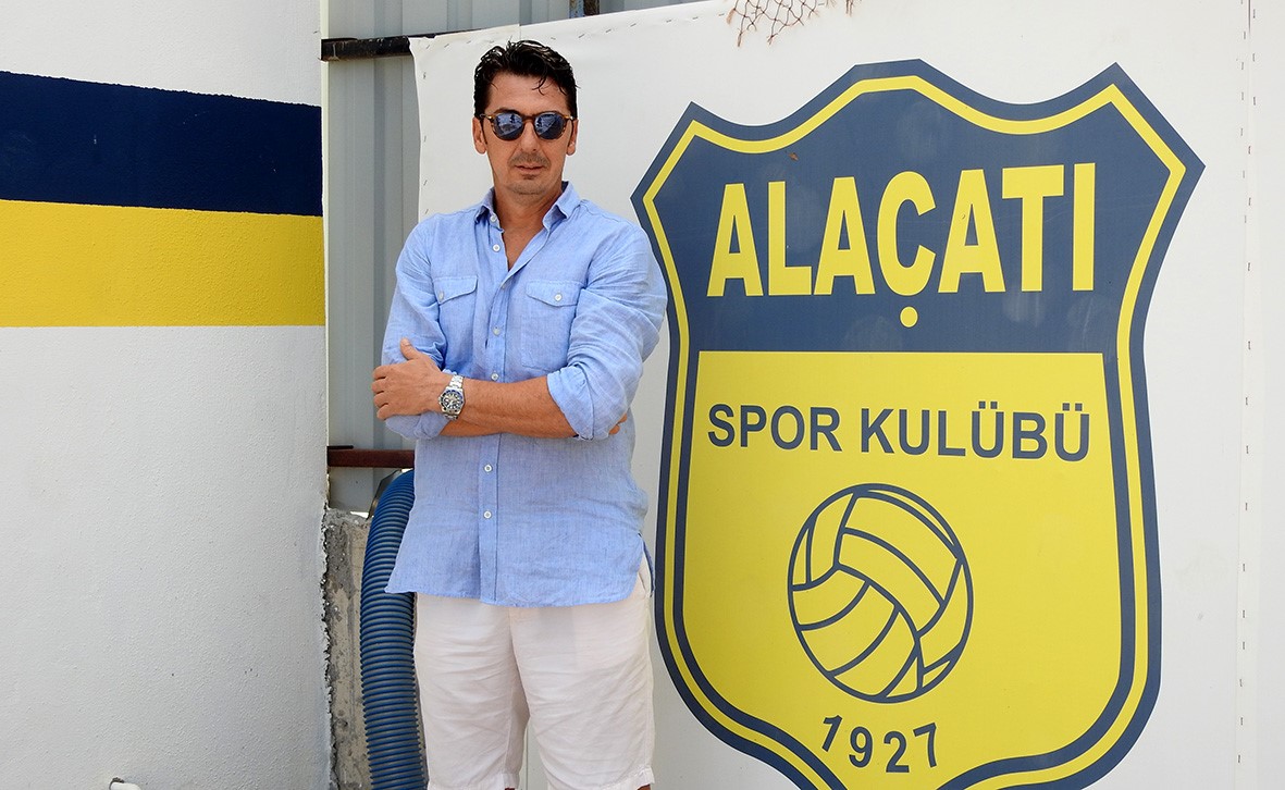 Alaçatıspor Kulübü, 15 Eylül Stadı'nda gerçekleştirdiği olağanüstü genel kurul toplantısında,