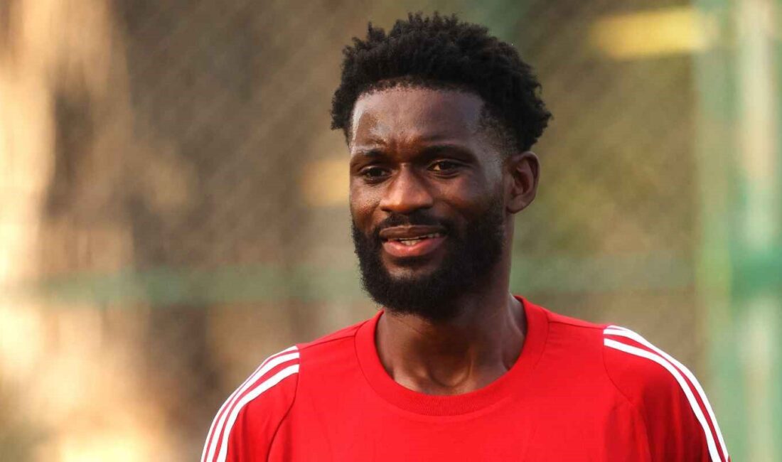 Isaac Donkor: “Tekrar Adanaspor’a dönme şansım oldu ve bu fırsatı değerlendirdim” Adanaspor'un Ganalı futbolcusu Isaac Donkor, "Adana'yı çok seviyorum. Tekrar Adanaspor'a