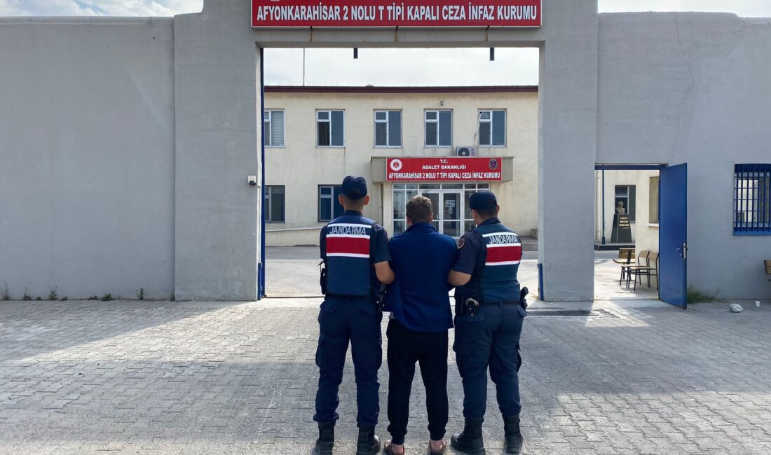 Afyonkarahisar’da kaçak şahıs yakalandı Afyonkarahisar İl Jandarma Komutanlığı ekipleri hakkında 5 yıl 3 ay