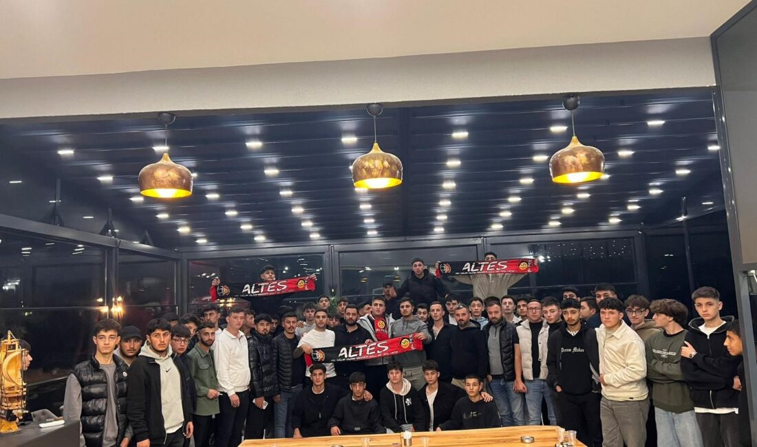 Eskişehirspor taraftarı bir araya gelerek yapılacakları değerlendirdi Yeni sezon öncesinde bir araya gelen Eskişehirspor taraftarı, birçok konu