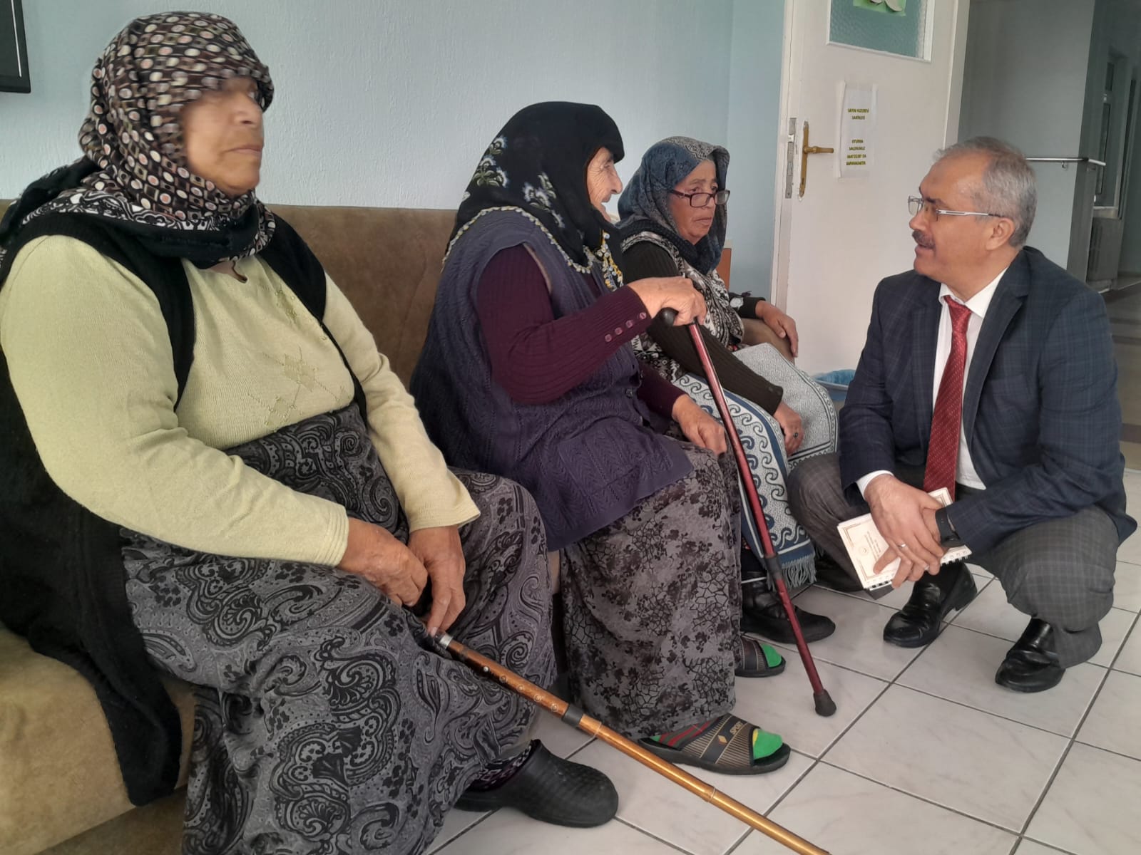 
Afyonkarahisar Aile ve Sosyal Hizmetler İl Müdürlüğü ekipleri habersiz olarak