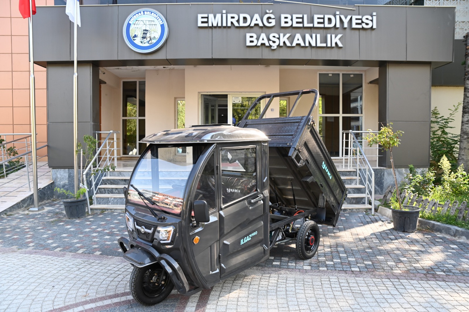 Emirdağ Belediyesi, hayırsever vatandaşların katkılarıyla elektrikli araç filosunu genişletmeye devam