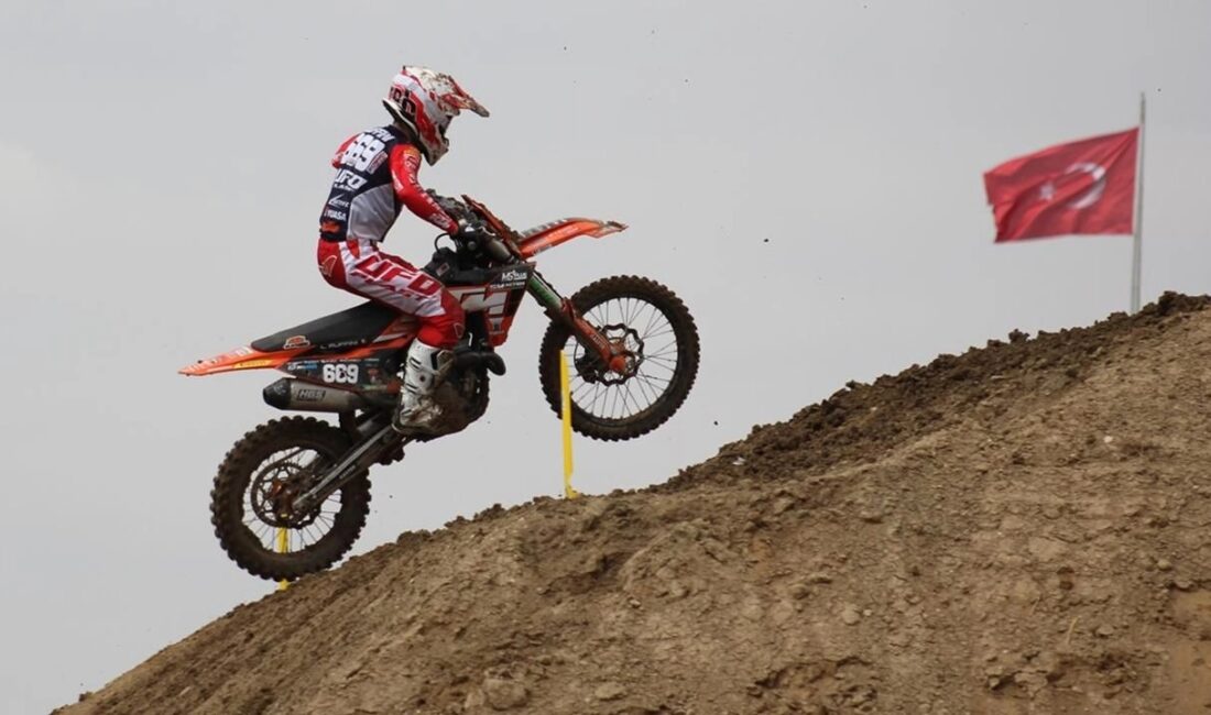 "Afyon'da Adrenalin Fırtınası: Dünya Motokros Şampiyonları Piste Çıkıyor!"
