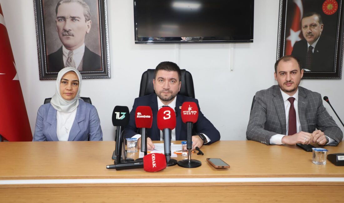 AK Parti İl Başkanlığı tarafından düzenlenen basın toplantısında konuşan AK