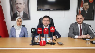 AK Parti İl Başkanlığı tarafından düzenlenen basın toplantısında konuşan AK