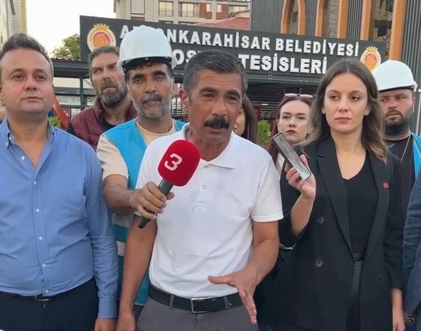 Maden işçileri Afyonkarahisar’da konuştu! Soma’dan Ankara’ya yürüyen Madden işçileri, Afyonkarahisar Zafer Meydanı’nda basın açıklaması