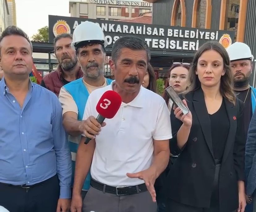 Soma’dan Ankara’ya yürüyen Madden işçileri, Afyonkarahisar Zafer Meydanı’nda basın açıklaması