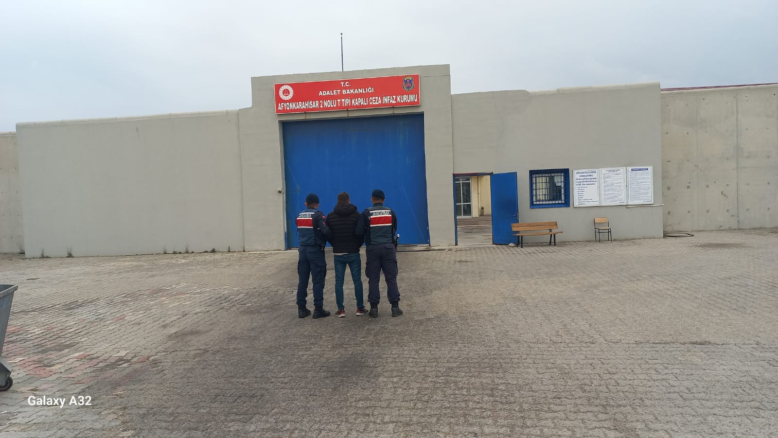 


Afyonkarahisar’da uyuşturucu veya uyarıcı madde ticareti yapma veya sağlama suçundan