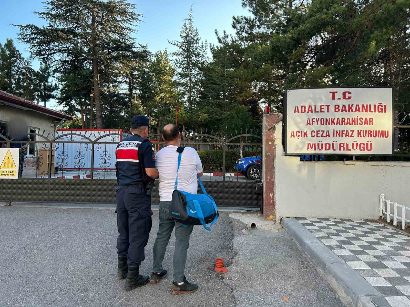 Afyonkarahisar’da hakkında hakaret ve mala zarar verme suçlarından 3 suç