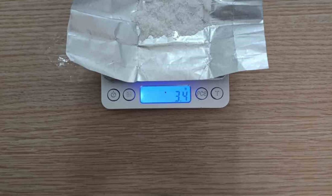 Afyonkarahisar'da yaşanan olayda, cezaevi firarisinin kaçış serüveni karıştığı bir trafik