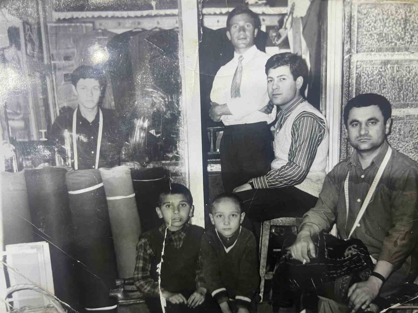 Afyonkarahisar’da eşofman üretimini başlatan ve 4 kuşaktır tekstilcilik yapan aile