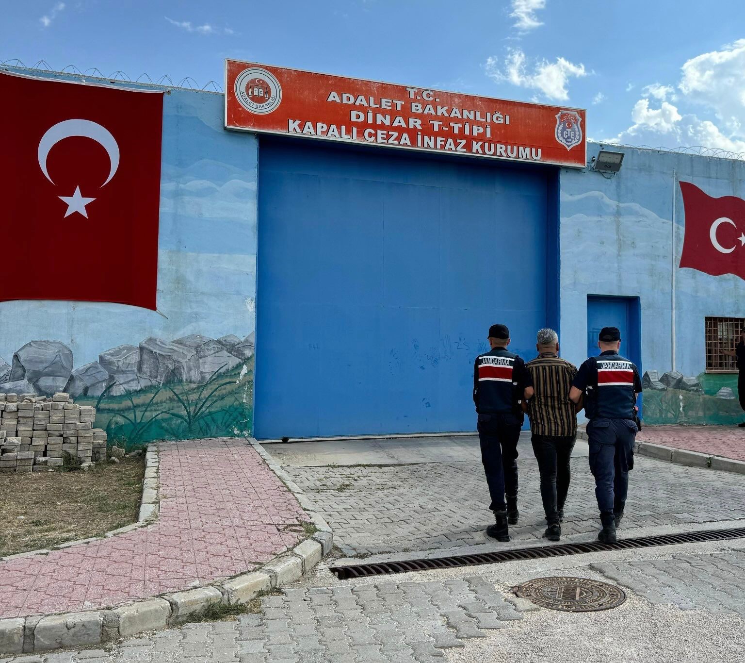 Afyonkarahisar'da 3 Yıl Hükümlü Kaçak Yakalandı! Jandarma Ekipleri, Aranan Şüpheliyi